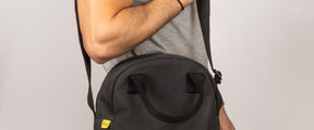 man holds on shoulder Modern Picnic Lunch Bag, carbon color 